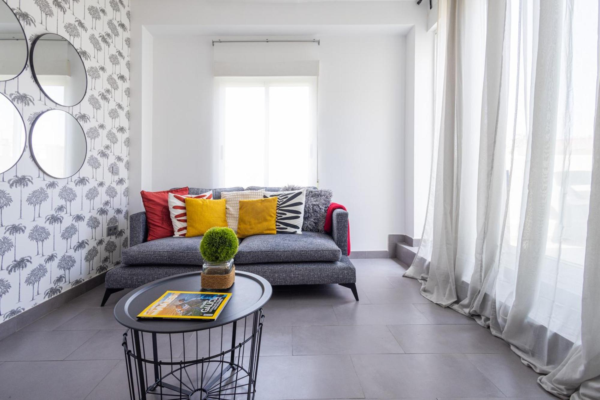 Florit Flats - Stylish 2 Bedroom Ac Wifi Terrace Attic In Center Valence